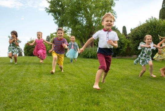 https://www.freepik.com/free-photo/funny-starts-kids-fashion-concept-group-teen-boys-girls-running-park_12046381.htm#page=1&query=kids%20at%20play&position=1