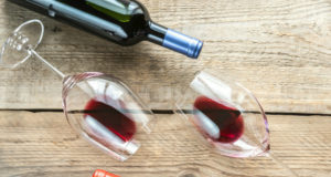 https://www.freepik.com/premium-photo/glasses-with-red-wine_8976850.htm#page=1&query=Pinot%20Noir&position=19