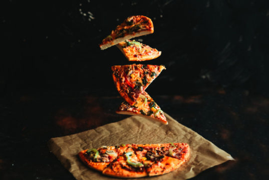 https://www.freepik.com/premium-photo/levitation-pizza_5205340.htm