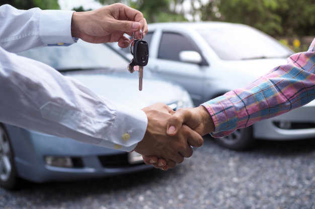 https://www.freepik.com/premium-photo/car-salesman-is-handing-keys-buyer-after-lease-has-been-agreed_7420244.htm#page=1&query=used%20car%20dealership&position=36