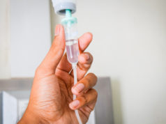 https://www.freepik.com/premium-photo/hand-holding-solution-iv-drip_2266827.htm#page=1&query=medical%20drip&position=47