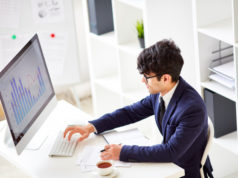 https://www.freepik.com/free-photo/looking-through-online-statistics_5404991.htm#page=1&query=market%20trader&position=41