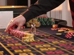 https://pixabay.com/photos/roulette-table-chips-casino-game-2246562/