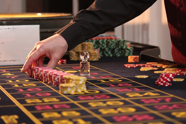 https://pixabay.com/photos/roulette-table-chips-casino-game-2246562/