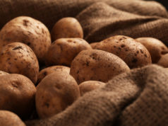 https://www.freepik.com/free-photo/rustic-unpeeled-potatoes-desks_6048844.htm#page=1&query=potatoes&position=29