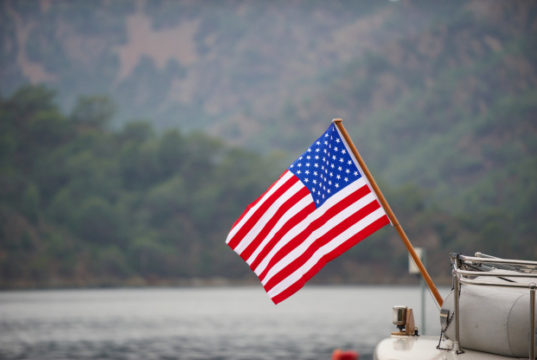 https://www.freepik.com/premium-photo/american-flag-boat_7950979.htm