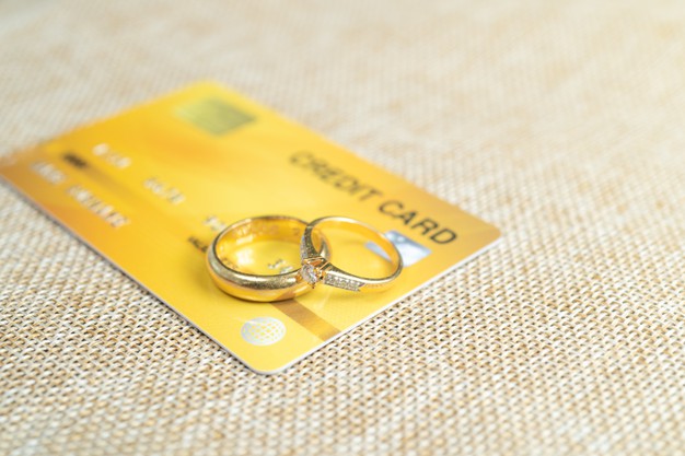 https://www.freepik.com/premium-photo/gold-wedding-rings-with-credit-cards-pay-cost-by-credit-card_11255259.htm#page=1&query=wedding%20credit%20card&position=14