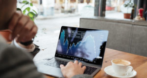 https://www.freepik.com/free-photo/cropped-image-businessman-sitting-by-table-cafe-analyzing-indicators_6876010.htm#page=1&query=stock%20market&position=25
