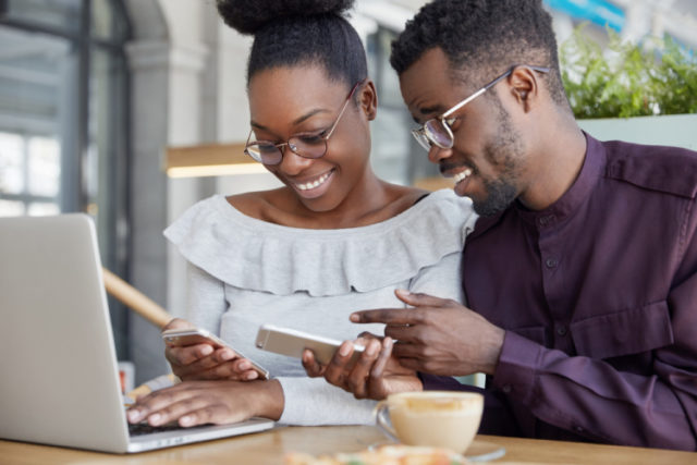 https://www.freepik.com/free-photo/black-woman-man-have-informal-meeting-glad-view-photos-smart-phone-wear-spectacles-work-together-common-project-via-laptop-computer_9592116.htm#page=1&query=couple%20computer&position=0