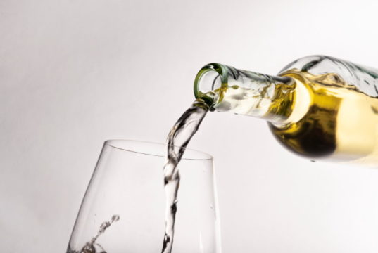 https://www.freepik.com/premium-photo/close-up-bottle-pouring-wine-into-glass_5263481.htm#page=1&query=chenin%20blanc&position=19