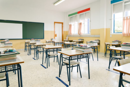 https://www.freepik.com/premium-photo/empty-classroom-back-school-during-covid-pandemic_10964766.htm#page=2&query=classroom&position=29