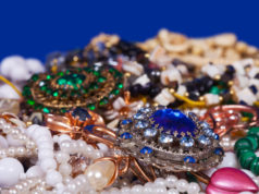 https://www.freepik.com/free-photo/jewellery-background_1186946.htm#page=1&query=jewelry%20pile&position=2