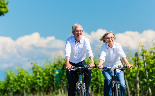 https://www.freepik.com/premium-photo/senior-woman-man-using-bike-summer-vineyard_13918222.htm