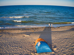 https://www.freepik.com/premium-photo/bright-tent-by-sea-evening-light-rest-coast_19241601.htm?query=beach%20camping