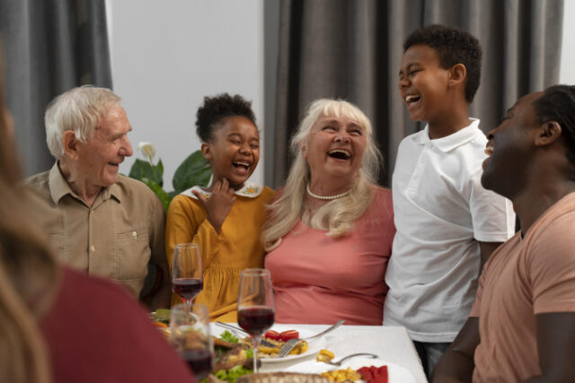 https://www.freepik.com/free-photo/happy-family-having-nice-thanksgiving-dinner-together_17836466.htm#page=1&query=thanksgiving&position=7&from_view=search