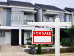 https://www.freepik.com/premium-photo/house-sale-board-with-house-background_4450629.htm#page=1&query=home%20for%20sale&position=14&from_view=search