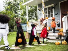 https://www.freepik.com/free-photo/little-children-trick-treating_3297406.htm#page=1&query=trick%20or%20treat%20kids&position=2&from_view=search