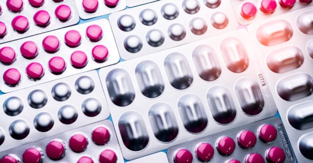 https://www.freepik.com/premium-photo/pink-tablets-blister-pack-silver-aluminium-foil-pack-capsule-tablets-pills-pharmaceutical-industry_12991103.htm#page=1&query=statins&position=4&from_view=search