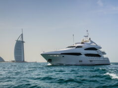 https://www.freepik.com/premium-photo/burj-al-arab-built-artificial-island-jumeirah-beach_10478569.htm#page=1&query=yacht&position=19&from_view=search