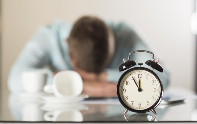 Businessman in office has problem with deadline Asset ID: SBI-304922912