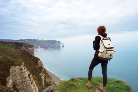 https://www.freepik.com/premium-photo/beautiful-landscape-girl-standing-edge-rock-etretat-france_19234755.htm?query=gift%20trip&collectionId=863&page=1&position=14&from_view=collections