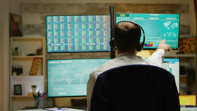 https://www.freepik.com/free-photo/excited-stock-market-trader-with-hands-up-celebrating-big-sale-times-stock-market-crash-multiple-displays-with-real-time-trading-data_21453577.htm#query=stock%20traders&position=4&from_view=search