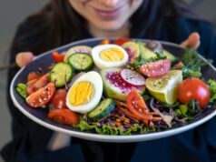 https://www.freepik.com/free-photo/appetizing-salad-with-fresh-vegetables-eggs-plate-female-hands_24526498.htm#query=Green%20Mediterranean%20diet&position=19&from_view=search
