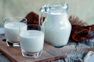 https://www.freepik.com/premium-photo/milk-milk-bottle-milk-glass-wooden-table-glass-jug-glass-with-milk-healthy-eating-concept_22950434.htm?query=milk