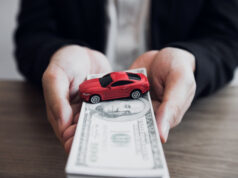 https://www.vecteezy.com/photo/5409007-car-salespeople-are-submitting-cash-with-model-cars-to-customers-with-concept-of-buying-a-new-car