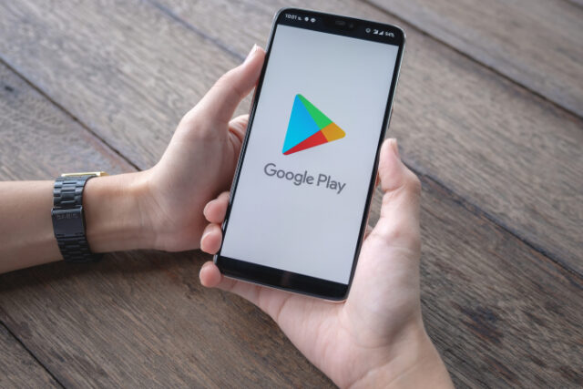 https://www.vecteezy.com/photo/2451231-chiang-mai-thailand-may-11-2019-man-hand-holding-oneplus-6-with-login-screen-of-google-pay-application