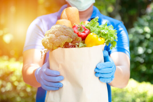 https://www.vecteezy.com/photo/2052066-foodservice-providers-wearing-masks-and-gloves-stay-at-home-reduces-the-spread-of-the-covid-19-virus