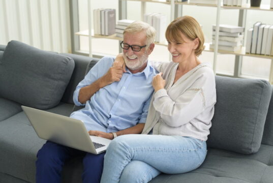 https://www.vecteezy.com/photo/6273358-happy-caucasian-senior-couple-using-laptop-at-home