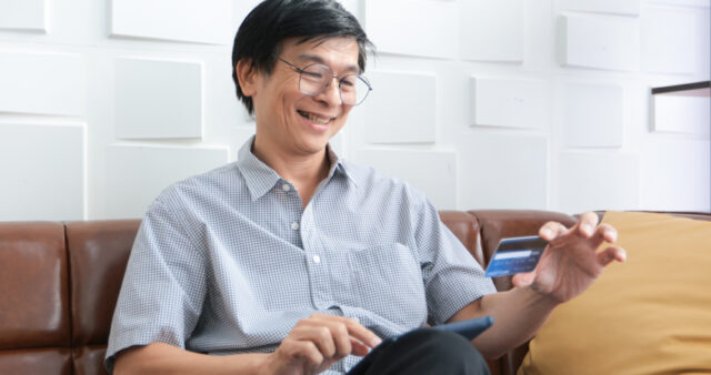 https://www.vecteezy.com/photo/6637846-senior-asian-man-using-smart-phone-shopping-online-and-paying-with-credit-card-at-home