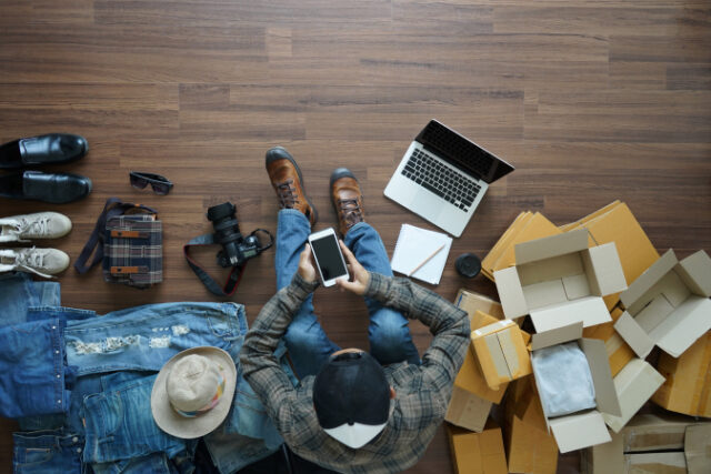https://www.vecteezy.com/photo/6691868-top-view-of-men-using-smart-phone-selling-online-start-up-small-business-owner-ideas-concept