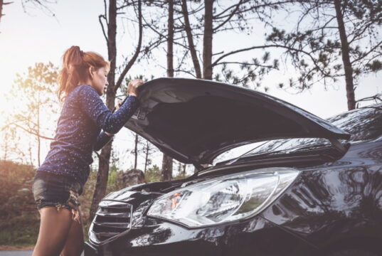 https://www.vecteezy.com/photo/4406731-women-the-car-was-broken-on-the-highway-countryside