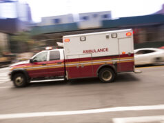 https://www.vecteezy.com/photo/825627-ambulance