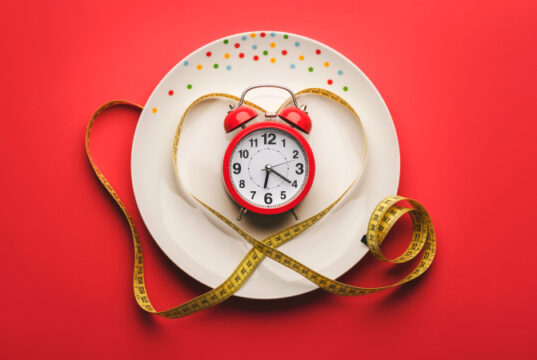 https://www.vecteezy.com/photo/6156277-white-plate-with-alarm-clock-and-yellow-measuring-heart-shaped-tape-dinner-concept