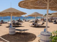 https://www.freepik.com/premium-photo/places-recreation-are-equipped-with-chaise-longues-beach-ocean_26458412.htm#query=people%20beach&position=32&from_view=search