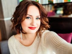 https://glaminati.com/medium-length-hairstyles-long-thick-hair/
