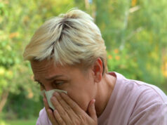 https://www.vecteezy.com/photo/4801608-a-girl-with-blonde-hair-and-a-short-haircut-sneezes-from-allergies-and-wipes-her-nose-with-a-napkin-against-the-background-of-green-nature