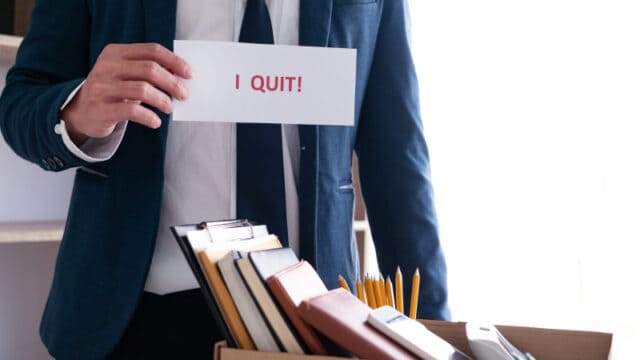 https://www.vecteezy.com/photo/6169342-businessman-holding-with-i-quit-words-card-letter-resign-employee-change-of-job-concept