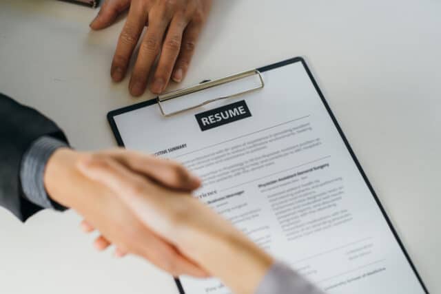 https://www.vecteezy.com/photo/7359504-close-up-businessman-hands-holding-pen-with-document-at-meeting-man-making-decision-on-business-deal-good-business-partners-negotiation-at-job-interview-in-office
