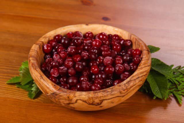 https://www.vecteezy.com/photo/7704083-cranberry-in-the-wooden-bowl