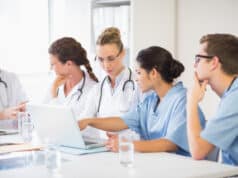https://www.vecteezy.com/photo/794153-doctor-and-nurse-discussing-over-laptop