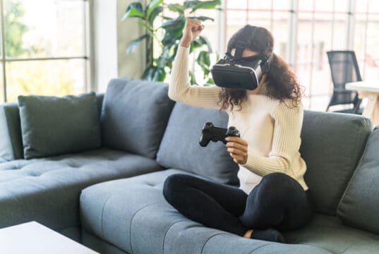 https://www.vecteezy.com/photo/5685332-latin-woman-using-a-virtual-reality-headset-on-sofa