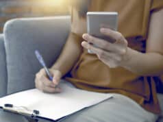 https://www.vecteezy.com/photo/3815822-woman-holding-phone-and-get-order-start-up-of-sell-online