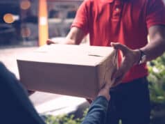 https://www.vecteezy.com/photo/1223093-delivery-man-gives-package-to-customer