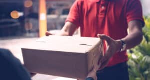 https://www.vecteezy.com/photo/1223093-delivery-man-gives-package-to-customer