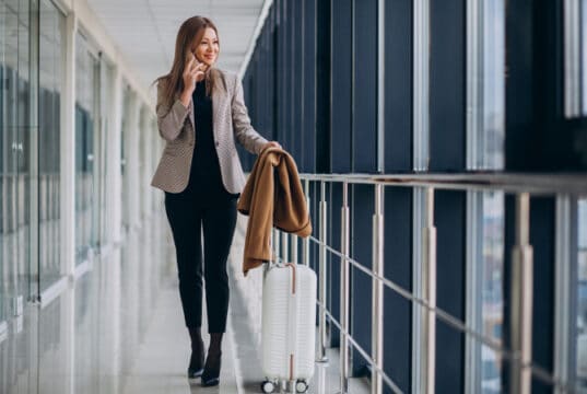 https://www.freepik.com/free-photo/business-woman-terminal-with-travel-bag-talking-phone_7200185.htm#query=business%20travel&position=6&from_view=search