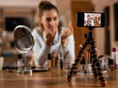 https://www.freepik.com/free-photo/closeup-female-influencer-live-streaming-about-beauty-products-home_25910110.htm#query=vlog&position=5&from_view=search